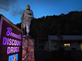 Booneville Discount Drugs in Kentucky saw large volumes of opioids from 2006 through 2012 - about 2.9 million pills, or about 86 for each person every year in impoverished Owsley County. MUST CREDIT: Washington Post photo by Michael S. Williamson