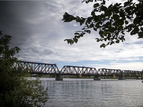 Which federal political party has a real plan to deal with the Prince of Wales bridge – or help build a new bridge?