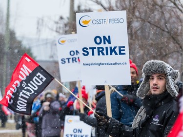 Teachers and education workers on the picket line at Ridgemont High School. Classes are cancelled for about 116,000 elementary and secondary students in Ottawa Wednesday as high school teachers and education support staff stage a one-day strike. December 4, 2019. Errol McGihon/Postmedia