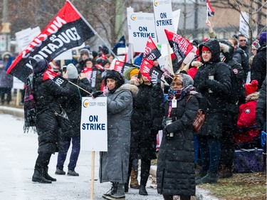 Teachers and education workers on the picket line at Ridgemont High School. Classes are cancelled for about 116,000 elementary and secondary students in Ottawa Wednesday as high school teachers and education support staff stage a one-day strike. December 4, 2019.
