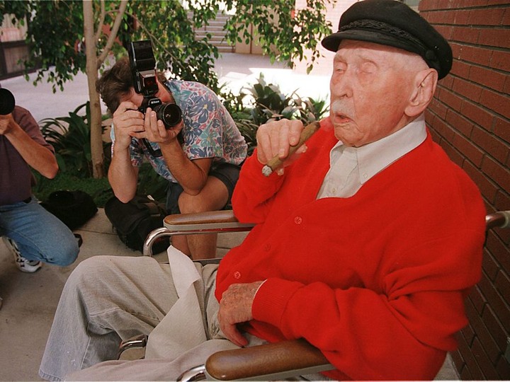  Christian Mortensen, 114-years-old, smokes a cigar at his home in the Aldersly Retirement Community in San Rafael, CA in 1997. Mortensen was the oldest man alive and celebrated his 115th birthday 16 August, 1997. AFP PHOTO/JOHN G. MABANGLO JOHN G. MABANGLO / AFP VIA GETTY IMAGES