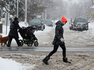 Commuters had a hard time getting around Ottawa Thursday following a huge dump of wet, slushy snow in the capital.