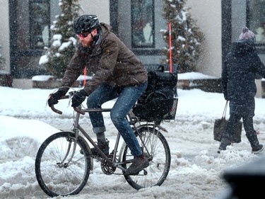 Commuters had a hard time getting around Ottawa Thursday following a huge dump of wet, slushy snow in the capital.