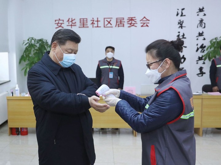  This photo released on Feb. 10 by China’s Xinhua News Agency shows Chinese President Xi Jinping (L) wearing a protective face mask as a health official (R) checks his body temperature during an inspection of the novel coronavirus pneumonia prevention and control work at the Anhuali Community in Beijing.