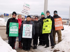 French secondary teachers from Jeanne-Lajoie and Equinoxe represented bythe Association des enseignantes et des enseignants franco-ontariens (AEFO) picketed in Pembroke on March 5.