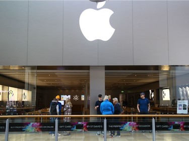 Shoppers gather at an Apple store in Cardiff, Wales on March 14, 2020. - British Prime Minister Boris Johnson, who has faced criticism for his country's light touch approach to tackling the coronavirus outbreak, is preparing to review its approach and ban mass gatherings, according to government sources Saturday.