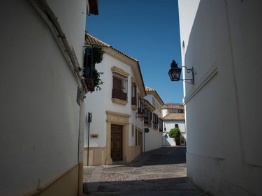 An usually tourists-crowded street in Cordoba is pictured empty on March 14, 2020. - Spain confirmed more than 1,500 new cases of coronavirus between Friday and Saturday raising its total to 5,753 cases, the second-highest number in Europe after Italy. The country was expected to declare a state of alert today to try to mobilise resources to combat the virus, which has so far killed 183 people in Spain, up from 121 fatalities yesterday.