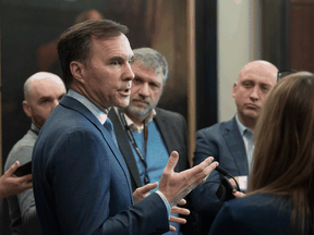 Finance Minister Bill Morneau speaks with reporters in the foyer of the House of Commons, no Monday.