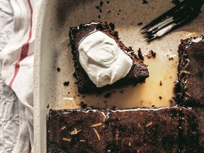 Gingerbread with lemon sauce for Easter from Jubilee.