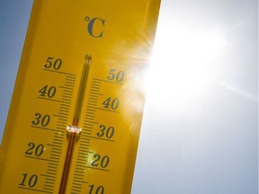A thermometer indicating nearly 40 degrees Celsius.