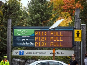 A sign in Chelsea shows the full parking lots in Gatineau Park, Saturday, September 26, 2020, during Fall Rhapsody.