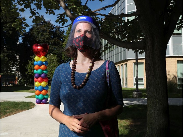  Dr. Vera Etches, Ottawa’s medical officer of health, toured Ecole Horizons-Jeunesse on the first day of school Thursday.