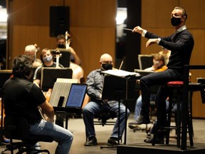 On October 8th, the NAC Orchestra (NACO) and Music Director Alexander Shelley, reunited in person for the very first time since the beginning of the pandemic. The Orchestra returned to Southam Hall to rehearse for NACO's first livestreamed concert for full orchestra on Saturday, October 17th.