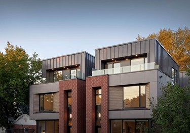 Custom urban home, semi-detached: Hobin Architecture