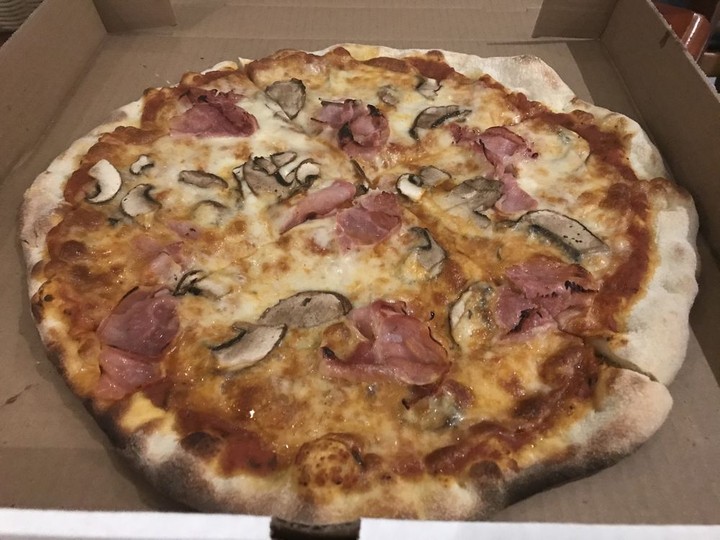  Prosciutto and mushroom pizza from Del Piacere