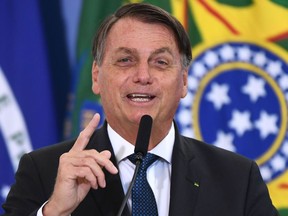 Jair Bolsonaro questioned the possible collateral effects of vaccines against COVID-19.