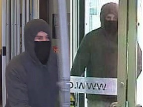 OTTAWA – January 25, 2021. The Ottawa Police Service Robbery Unit is looking for the public’s assistance in identifying a man involved in a robbery in the 1100 block of Beaverwood Road, January 7th, 2021.