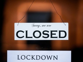 File/ Closed because of lockdown sign