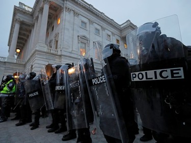 Police stand guard at the U.S. Capitol during a protest against the certification of the 2020 U.S. presidential election results by the U.S. Congress, in Washington, U.S., January 6, 2021. REUTERS/Jim Bourg ORG XMIT: SIN