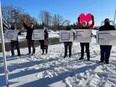 Friends of former journalist Geoff Matthews gathered outside his palliative care residence to show their love.