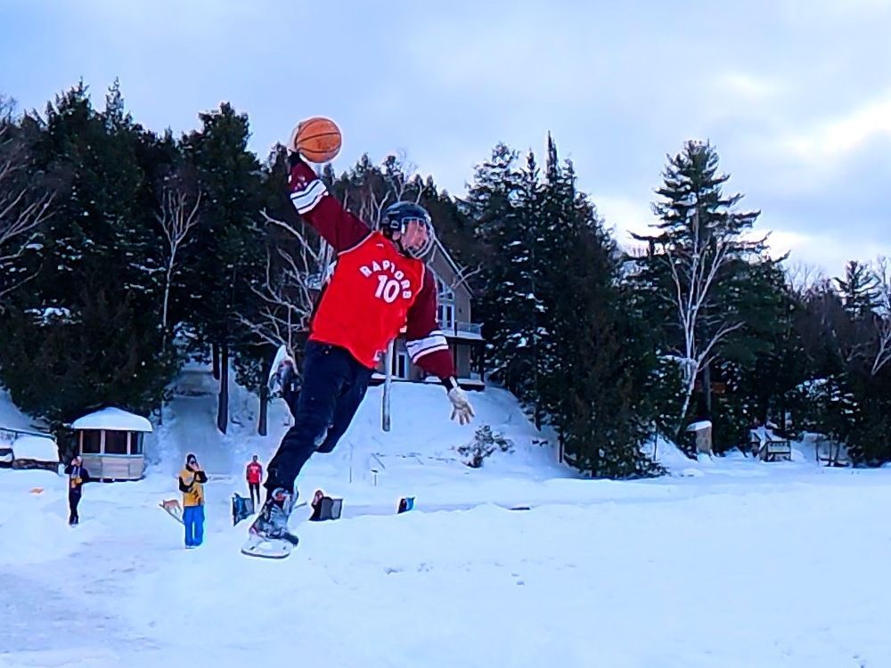 Ottawa athlete goes viral with soaring slam dunk on skates