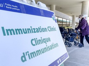 File: Ottawa immunization clinic