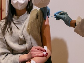 Files: A young woman is vaccinated with the Pfizer-BioNTech vaccine on March 11, 2021 in Schwaz, Austria.