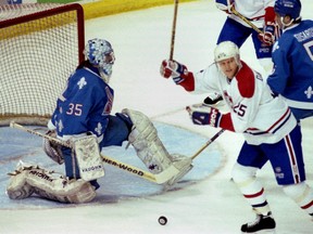 Vincent Damphousse celebrates the Canadiens first goal in the first period against Norqiques goalie Stephane Fiset.