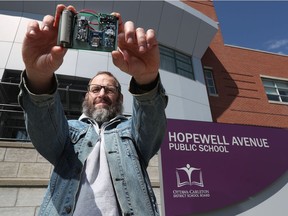 Dr. Doug Manuel, a senior scientist at the Ottawa Hospital Research Institute and professor at uOttawa's School of Epidemiology and Public Health, built a CO2 data logger at home with his kids. They brought the device to school, so they could test the quality of the ventilation in their classrooms.