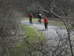Cyclists enjoy some spring weather near uOttawa
