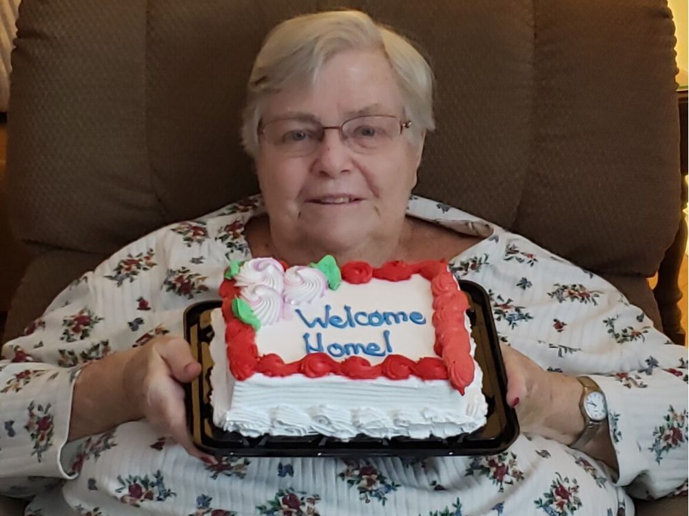 041421-Sharon_celebrates_her_first_day_home_from_the_hospital_on_J_83671290-W