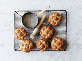 Pandiramerino (rosemary and sultana buns) from Torta della Nonna.