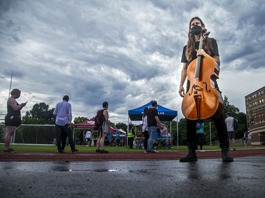Raph Weinroth-Browne, a cello player with Ottawa Chamberfest was one of a few musicians on site to entertain the crowd.