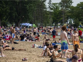 Very large crowds were at Mooney's Bay Beach as Ottawa was hit with extreme heat Sunday, June 6, 2021. ASHLEY FRASER, POSTMEDIA