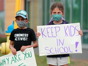 OTTAWA - JUNE 4, 2021 - 

About a hundred students and parents showed up for a last-minute protest against school closures for the remainder of the year Friday outside Broadview Avenue Public School. 

Julie Oliver/POSTMEDIA