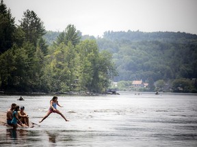 The hot weather the region got Sunday brought people out along the Gatineau River to be active and stay cool.