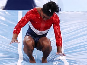 After a disappointing attempt in the first rotation, Simone BIles was signified by an ‘R’ on the competitor list before the bars began, indicating she would not continue in the competition.