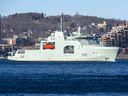 Das erste Schiff aus dem Arctic and Offshore Patrol Ships-Programm, die HMCS Harry DeWolf, wurde am 31. Juli 2020 nach Kanada geliefert.