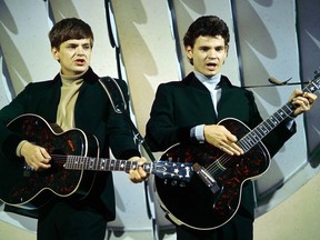 FILE: Phil Everly (L) and Don Everly (R).