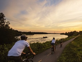 Cyclists can ride the entire 18km of Cornwall’s waterfront before continuing for another 25km to Upper Canada Village near Morrisburg, over 40 km of riding along the St. Lawrence River.