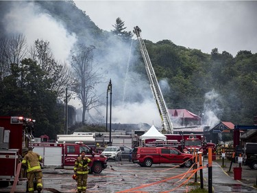 GATINEAU - Emergency crews were on the scene of the fire at the main chalet at Mont Cascades