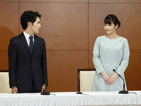 TOPSHOT - Japan's former princess Mako (R), the elder daughter of Prince Akishino and Princess Kiko, and her husband Kei Komuro (L), who she originally met while at university, pose during a press conference to announce they have married,