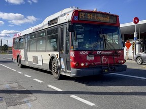 File: Buses at Tunney's Pasture