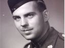 Lt. Robert James McCormick von der Highland Light Infantry of Canada.  Er starb im Juli 1944 in Frankreich.
