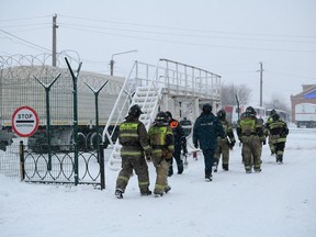 Investigators and rescuers arrive to Listvyazhnaya coal in the Kemerovo region near the town of Belovo after an accident on November 25, 2021. - At least 11 people are dead and dozens still missing underground after an accident at Listvyazhnaya coal mine, officials said.