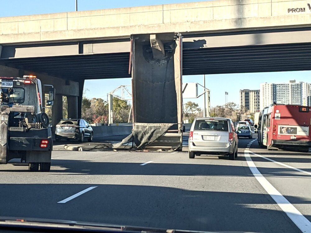 huge car accident last night in South Vanier. anyone know the details? the  people involved jumped out the cars and sped off in another vehicle. :  r/ottawa