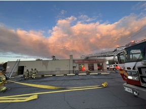 Firefighters quickly knock down a fire on the roof of a restaurant in Orléans.