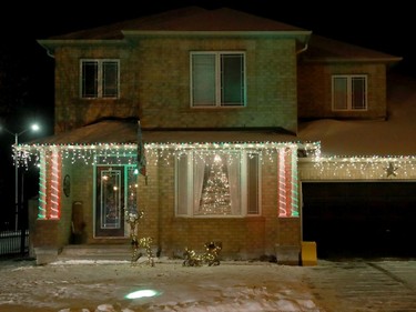 Homes decorated for the Xmas holidays:
Chestermere Cres. in Barrhaven/Nepean area.