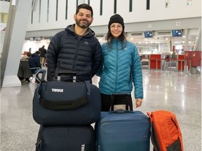 Jonathan B Roy et sa compagne, Gabrielle Rouleau, à l'aéroport de Tirana, capitale de l'Albanie.