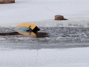 A vehicle went through the ice on the Rideau River on Sunday, Jan. 16, 2022. Twitter/MDT Ottawa police